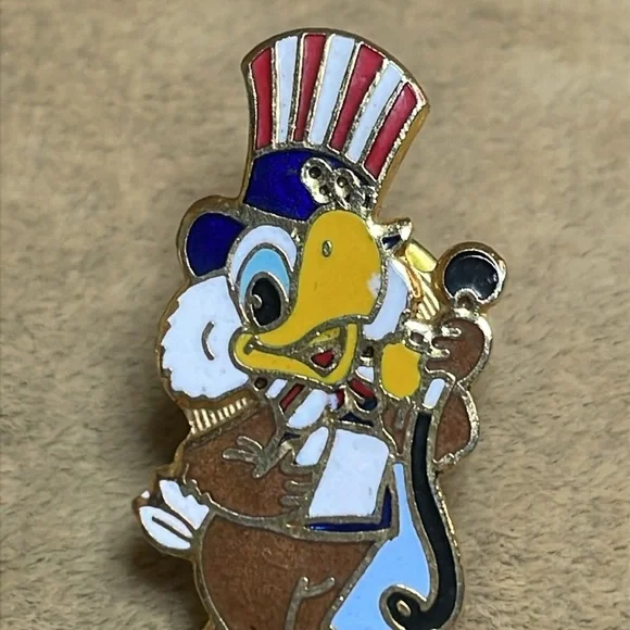 Sam The Eagle Reporter Lapel Pin - Picture 2 of 6